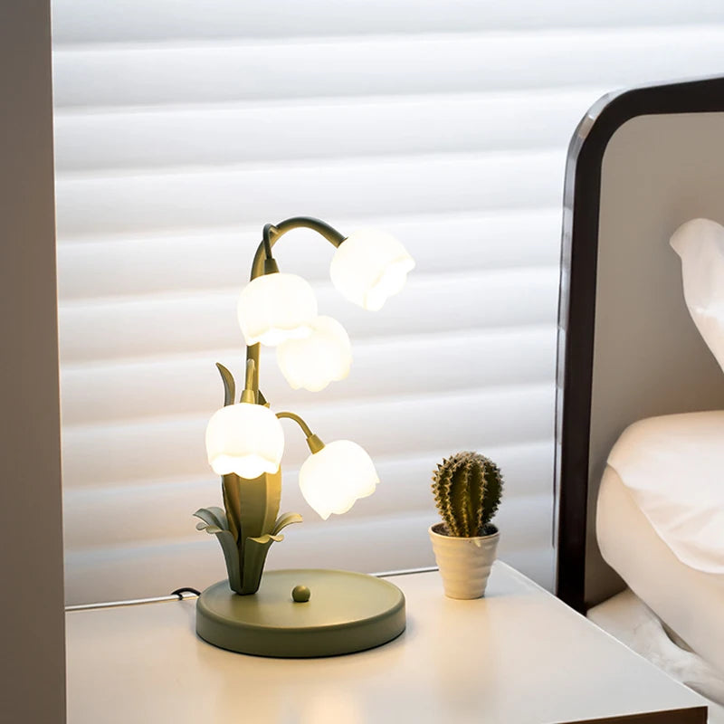 Lámpara de mesa floral vintage, Lámpara de mesita de noche de 5 lirios